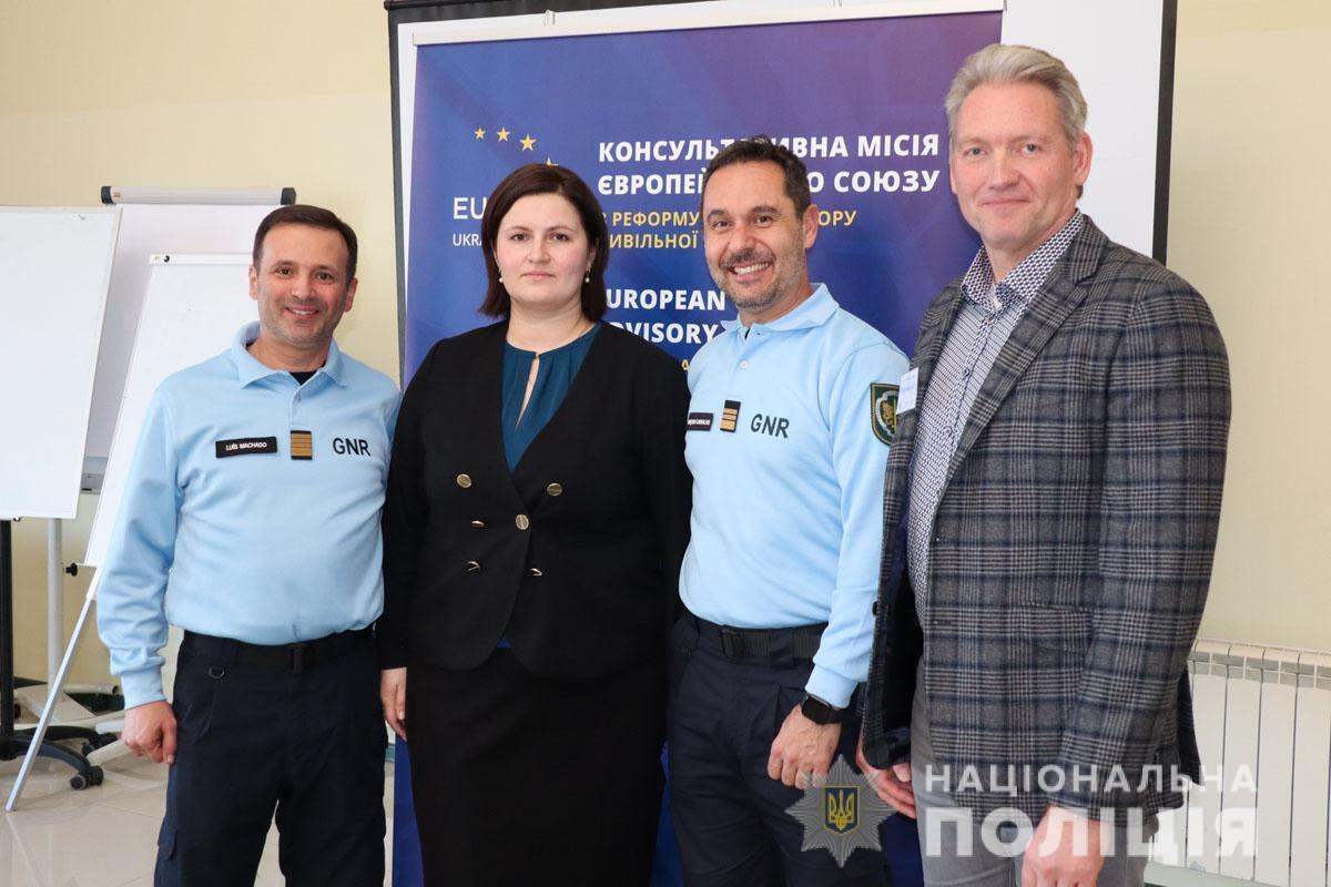 Поліцейські Маріуполя стали учасниками тренінгу Консультативної місії ЄС із лідерства та управління