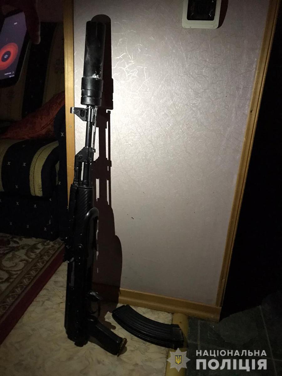 У Житомирі підозрюваному у посяганні на життя поліцейського обрано тримання під вартою без права застави