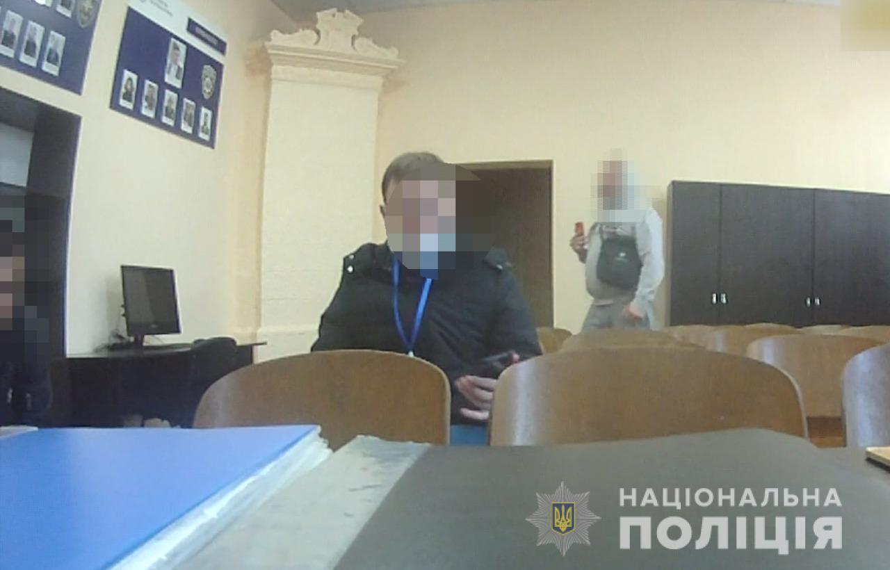 Ізмаїльські поліцейські оголосили місцевому жителю про підозру через погрози насильством працівнику правоохоронного органу