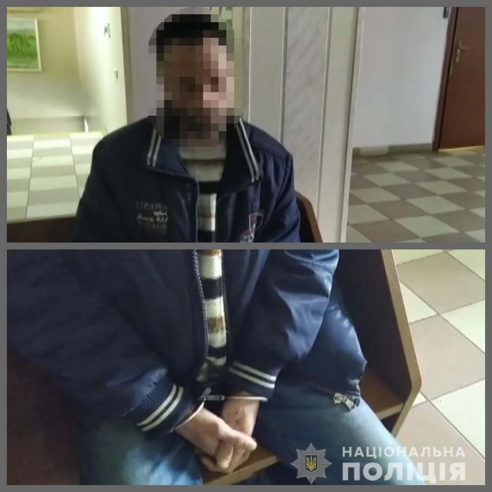 В Одесі поліцейські затримали підозрюваного у нанесенні ножових поранень своєму приятелю