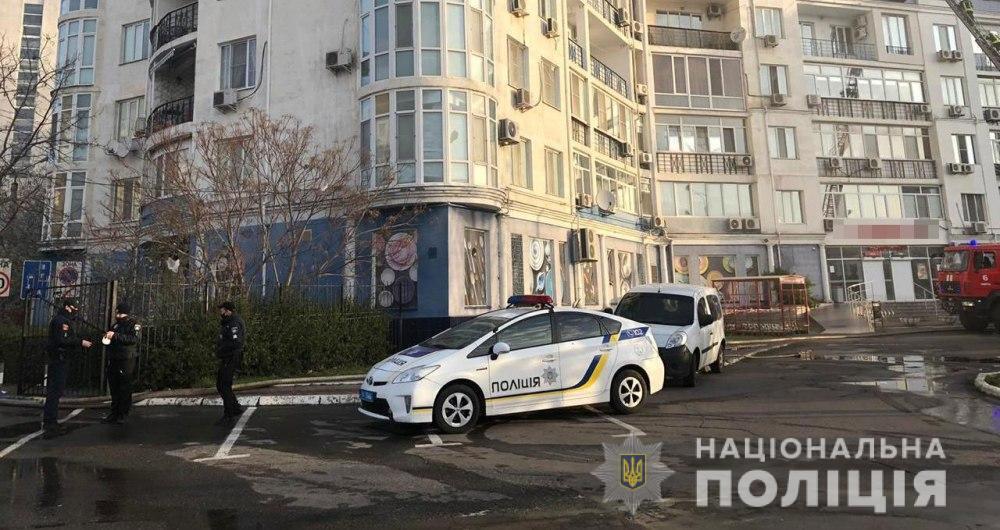 Одеські правоохоронці встановлюють обставини пожежі в багатоповерхівці на Люстдорфській дорозі