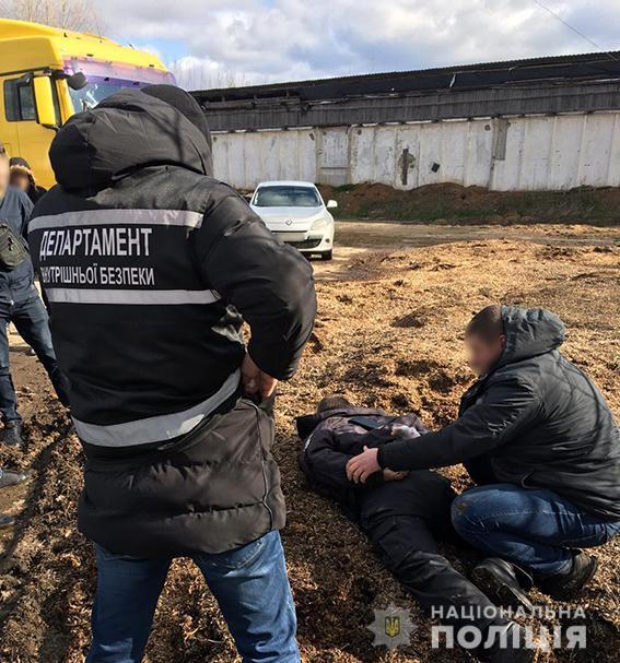 На Кіровоградщині поліцейського арештували за хабарництво