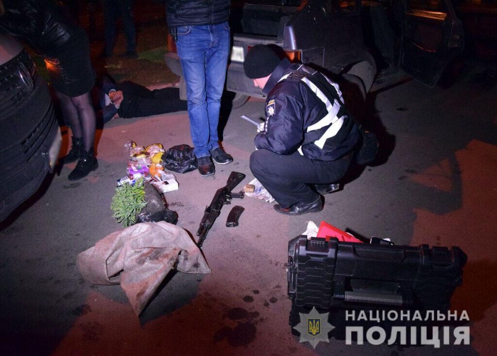 На Донеччині поліція та СБУ знешкодили організовану злочинну групу торговців зброєю і попередили можливі теракти