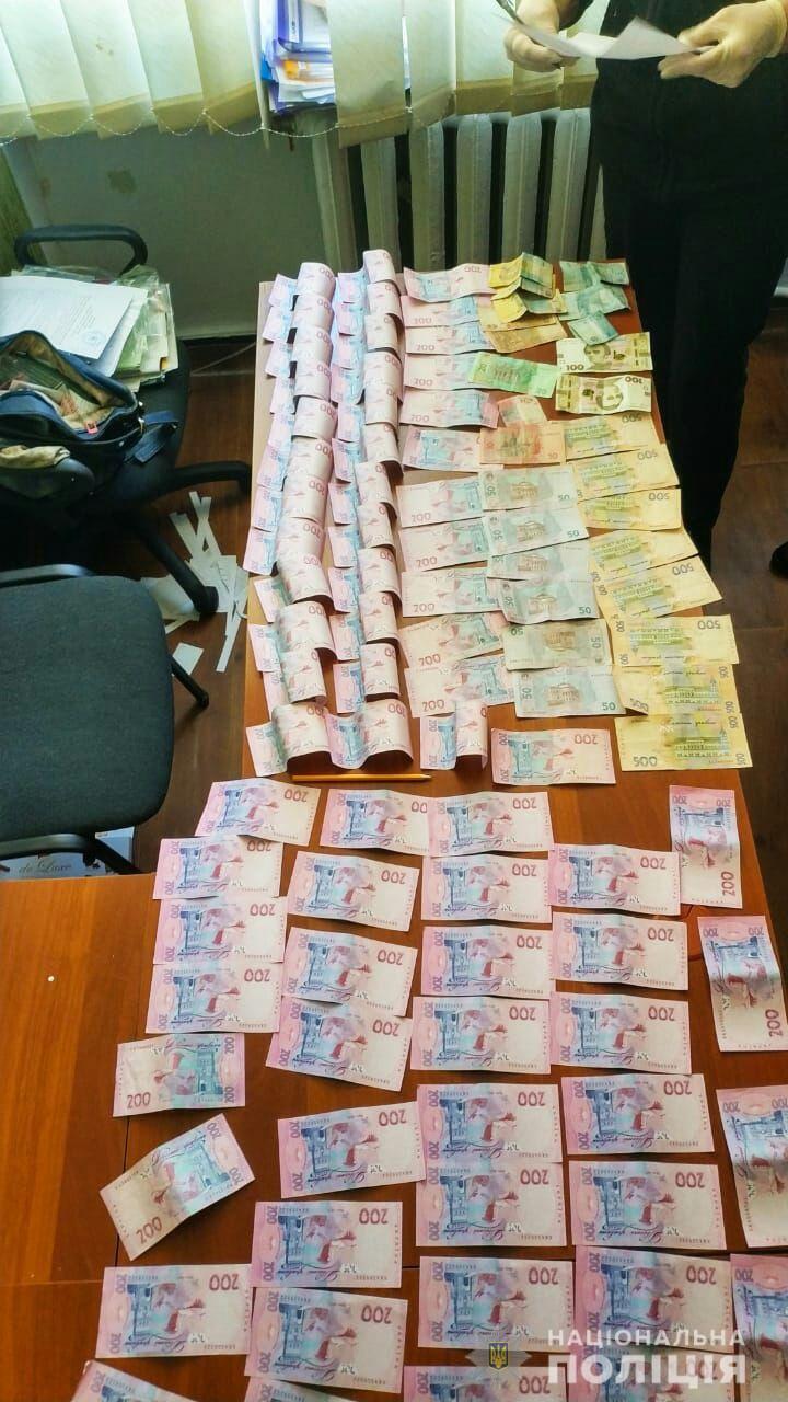 Директора районного центру соціальних служб однієї РДА в Луганській області викрито у хабарництві