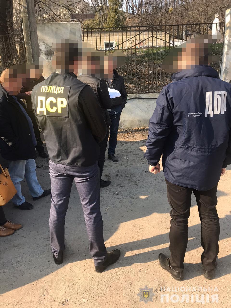 Львівські поліцейські встановили причетність посадовців митниці та Нацгвардії до «схеми» імпорту брендового одягу під виглядом гуманітарної допомоги