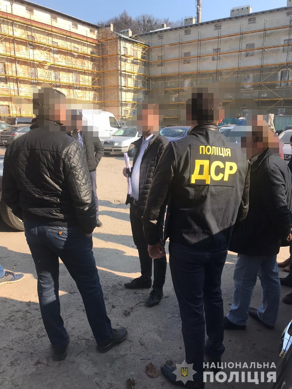 Львівські поліцейські встановили причетність посадовців митниці та Нацгвардії до «схеми» імпорту брендового одягу під виглядом гуманітарної допомоги