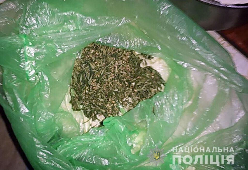 На Донеччині поліція та СБУ знешкодили організовану злочинну групу торговців зброєю і попередили можливі теракти