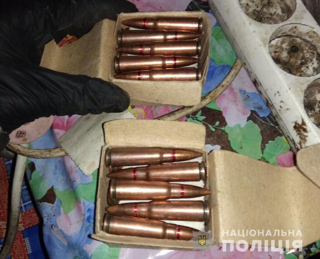 Оперативники Олександрівки вилучили у місцевого мешканця зброю та набої