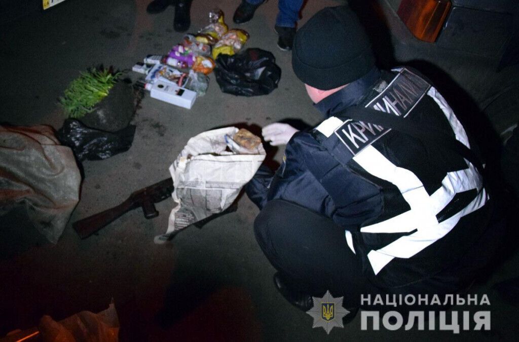 На Донеччині поліція та СБУ знешкодили організовану злочинну групу торговців зброєю і попередили можливі теракти