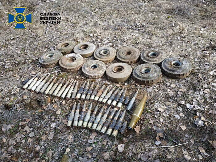 На Луганщині СБУ виявила два схрони з протитанковими та мінометними мінами
