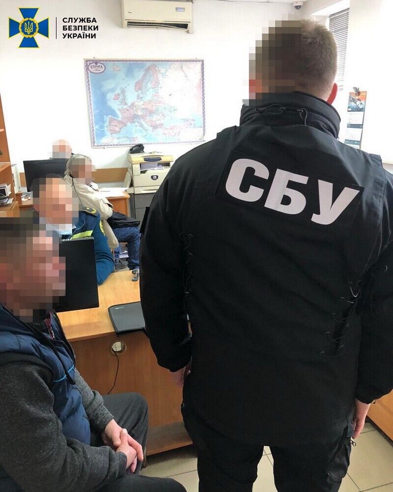 СБУ затримала інспекторку Галицької митниці на систематичних хабарах
