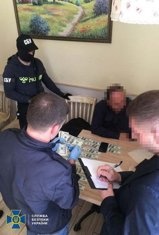 У Дніпрі СБУ розкрила злочинну діяльність угруповання вимагачів, які представлялися співробітниками спецслужби