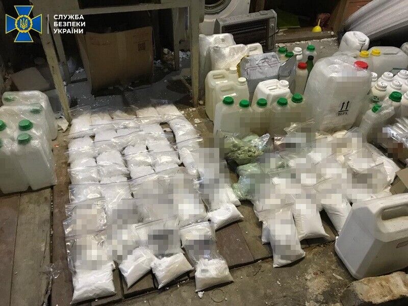 У Запоріжжі СБУ блокувала масштабну контрабанду та збут психотропів з Європи та Східної Азії (відео)