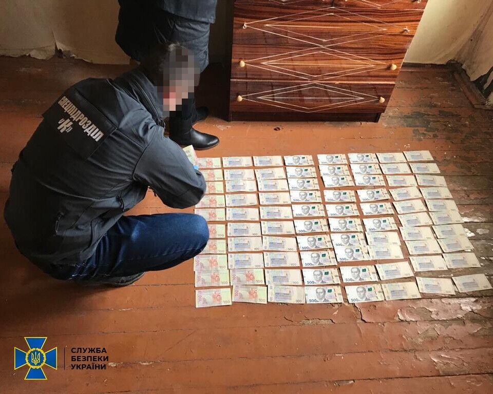 СБУ викрила на вимаганні хабара посадовця районної військової квартирно-експлуатаційної частини Житомирщини