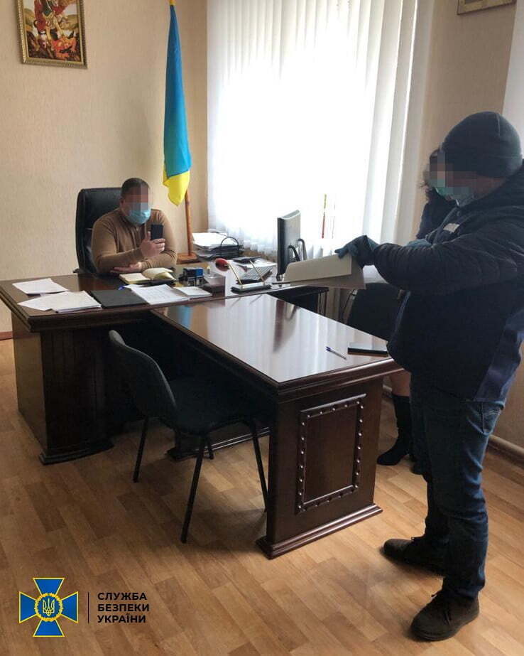 СБУ викрила на вимаганні хабара посадовця районної військової квартирно-експлуатаційної частини Житомирщини
