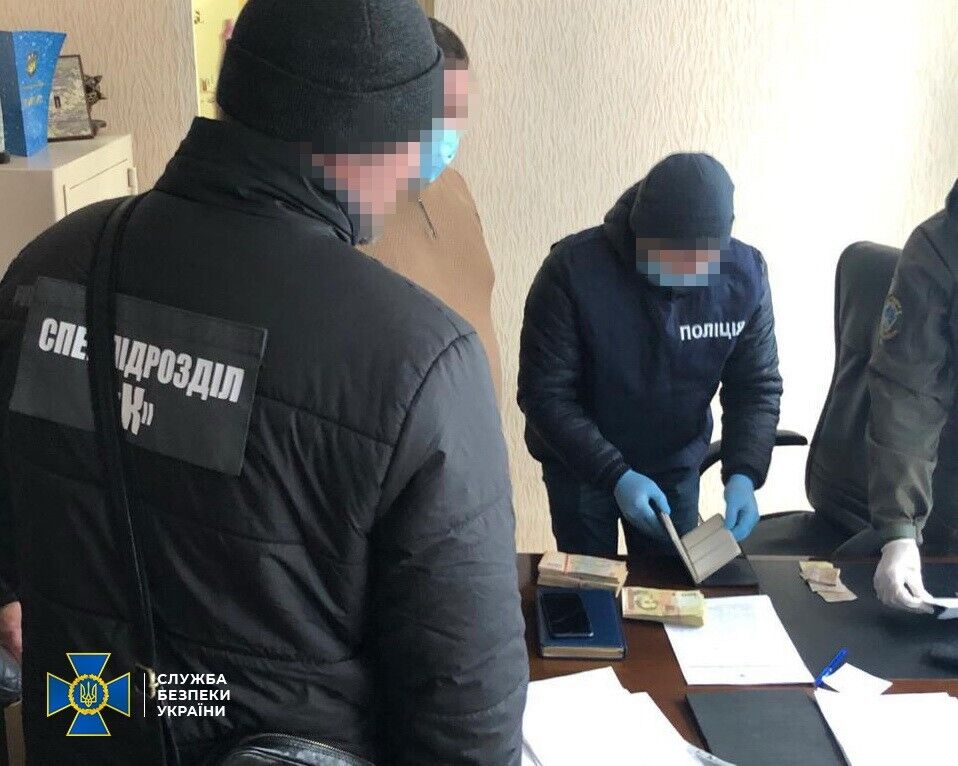 СБУ викрила на вимаганні хабара посадовця районної військової квартирно-експлуатаційної частини Житомирщини
