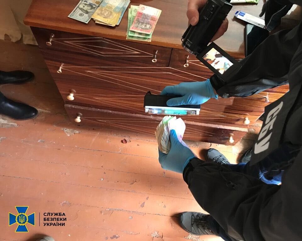 СБУ викрила на вимаганні хабара посадовця районної військової квартирно-експлуатаційної частини Житомирщини