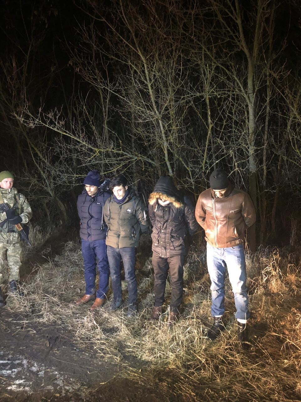 Учасникам організованої злочинної групи, які переправляли нелегальних мігратів із країн Центральної Азії, повідомлено про підозру