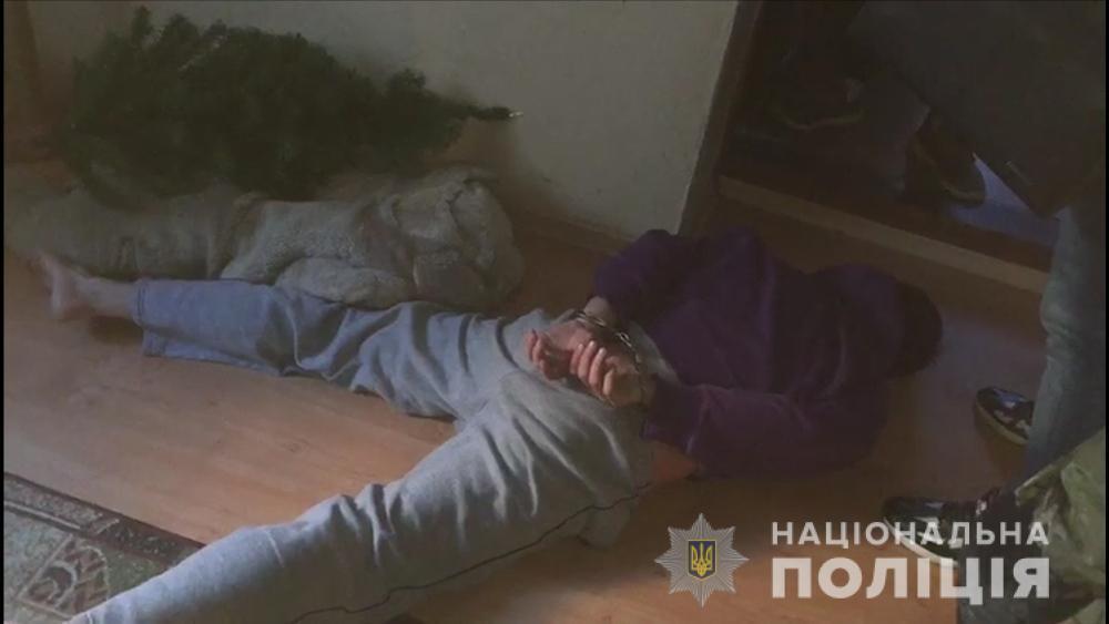 Одеські правоохоронці викрили групу зловмисників, які скоїли розбійний напад на будинок місцевої жительки