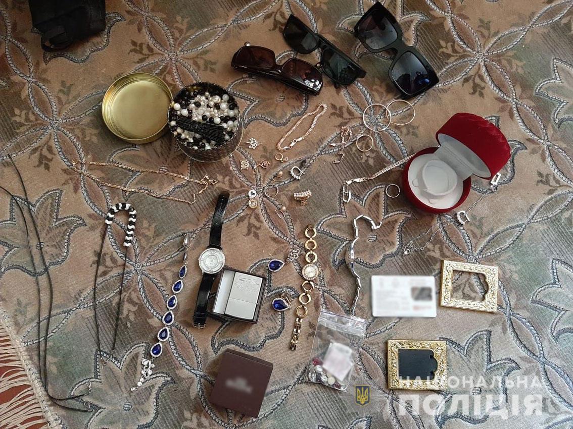 На Чернігівщині поліція затримала групу квартирних злодіїв-''гастролерів''