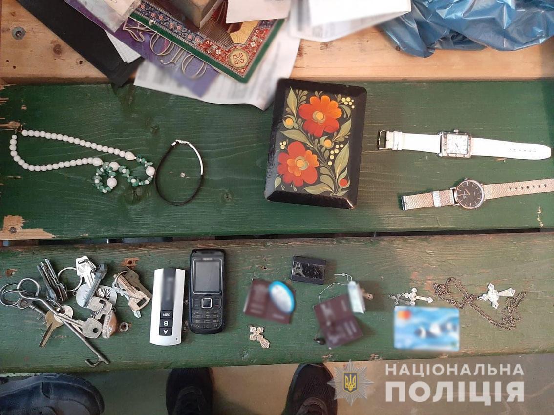 На Чернігівщині поліція затримала групу квартирних злодіїв-''гастролерів''