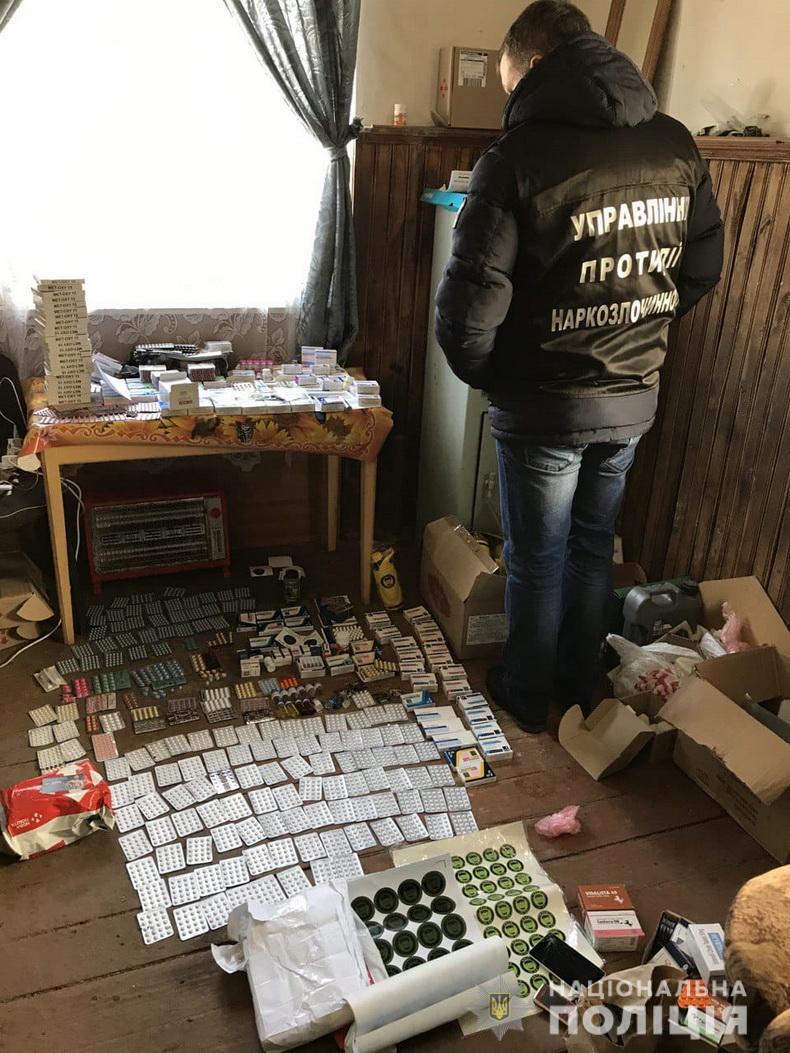 На Луганщині поліція затримала торгівця сильнодіючими лікарськими препаратами