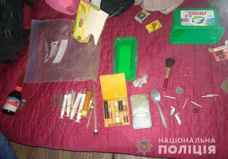 Поліцейські Слов’янська викрили чоловіка, який влаштував в своїй оселі наркопритон