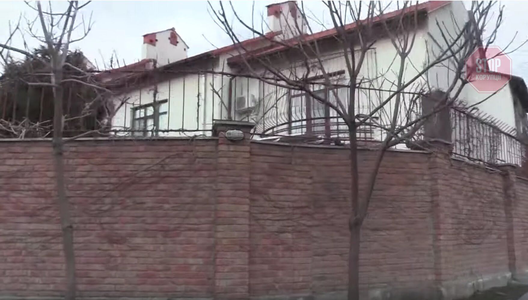  У цьому будинку мешкає служителька Феміди
