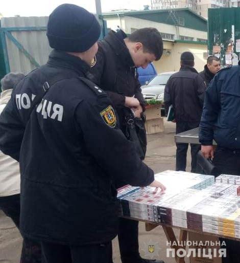 Дільничні Київського відділу поліції провели відпрацювання місцевих ринків