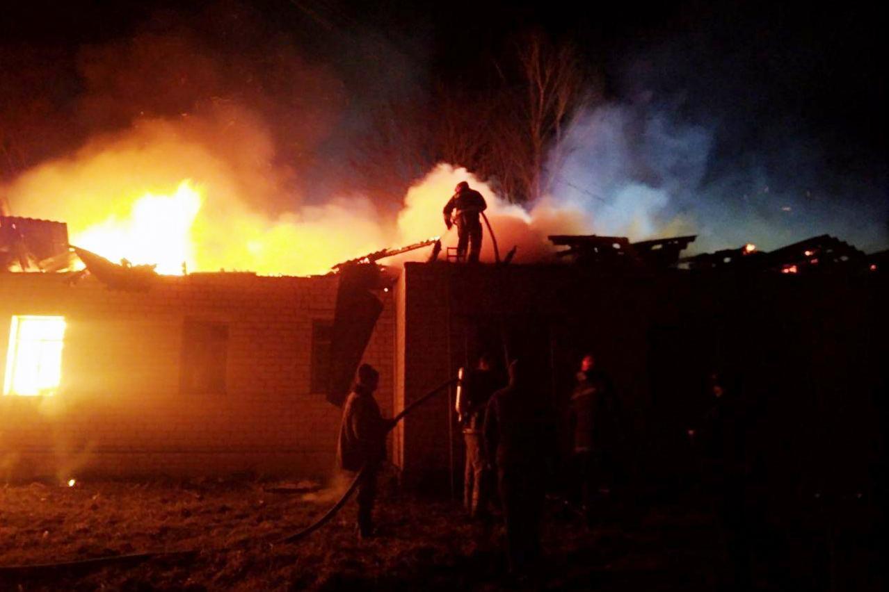 Чернігівська область: рятувальники ліквідували пожежу в навчально-виховному комплексі