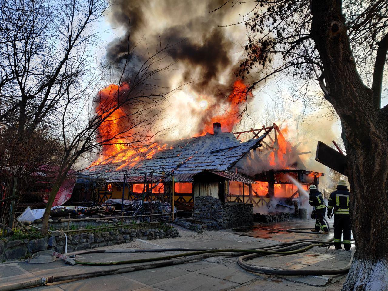 м. Київ: ліквідовано пожежу в одноповерховій будівлі кафе