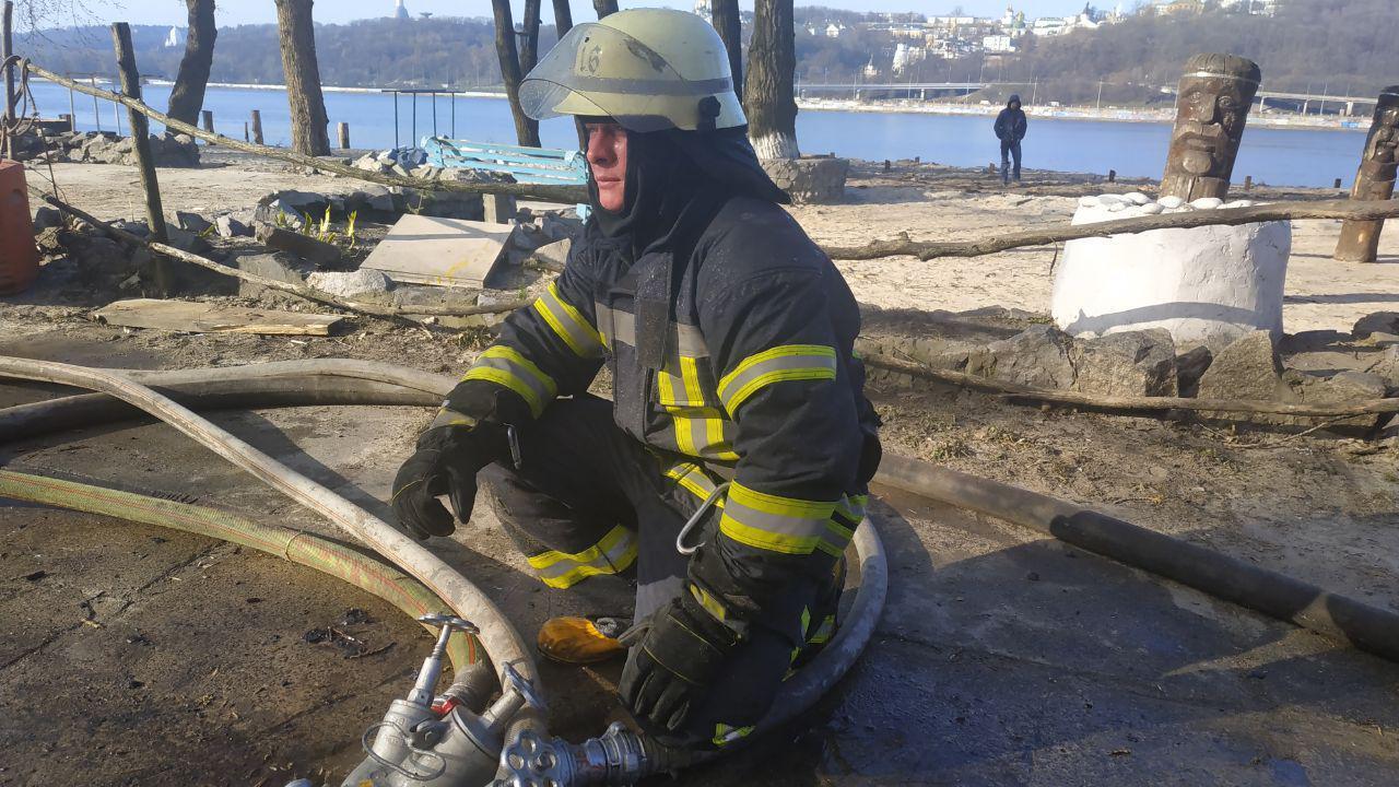 м. Київ: ліквідовано пожежу в одноповерховій будівлі кафе