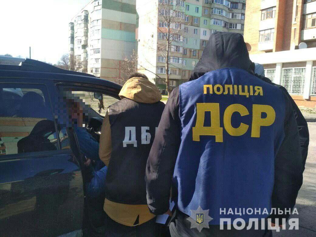 На Полтавщині поліція викрила митників у корупційній «схемі» розмитнення автівок