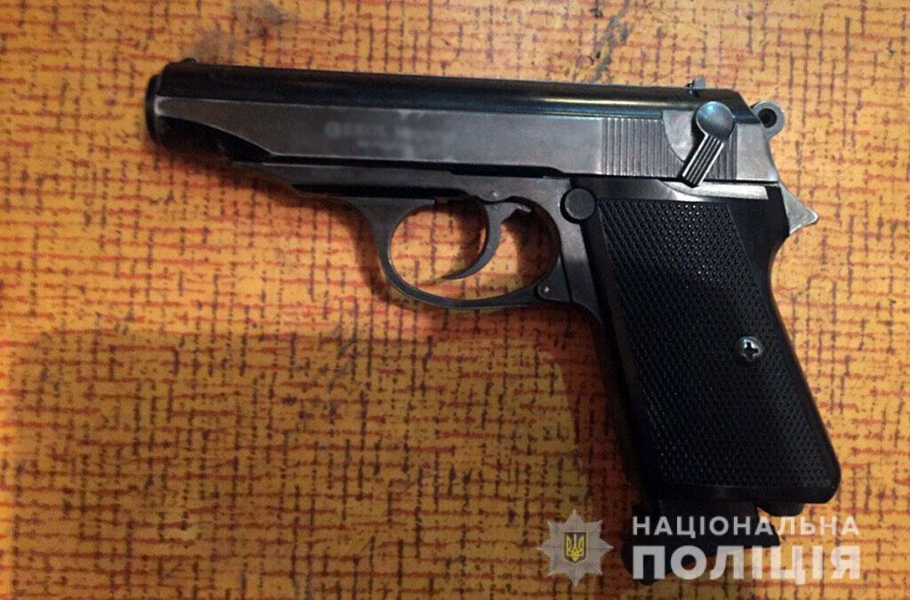 На Донеччині поліція та СБУ знешкодили організовану злочинну групу торговців зброєю і попередили можливі теракти