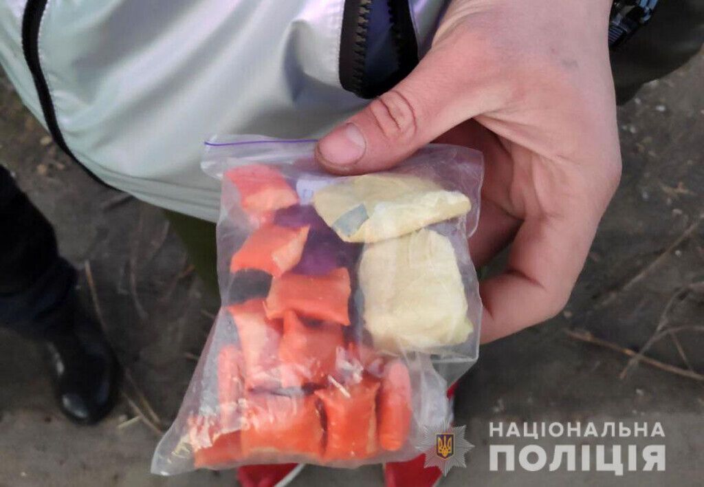 В Маріуполі бійці роти поліції особливого призначення викрили наркозбувача