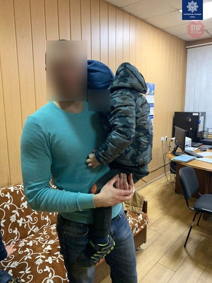 У Києві поліція розшукувала 3-річного хлопчика, який зник із дитячого садочка (фото)