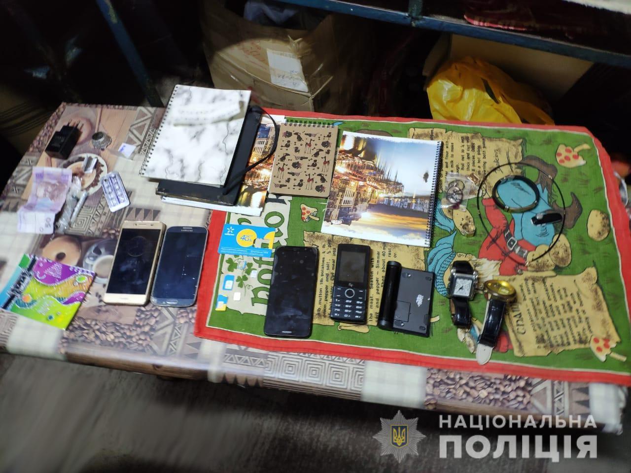 На Сумщині слідчі поліції оголосили підозру у вчиненні серії шахрайств керівнику та членам організованої злочинної групи