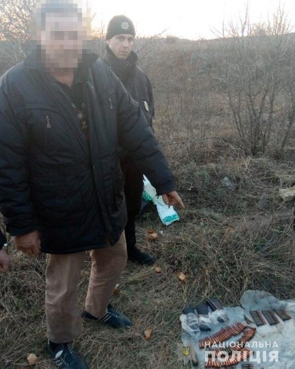 На Луганщині поліція виявила схрон із боєприпасами