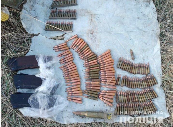 На Луганщині поліція виявила схрон із боєприпасами