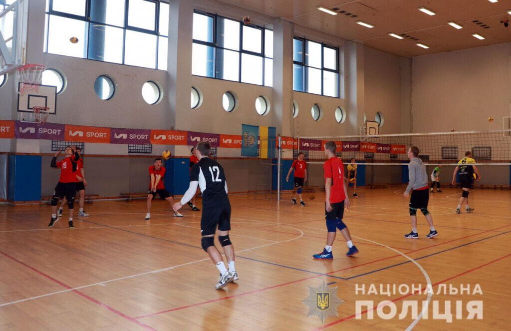 Вдалий старт і нові перемоги волейбольної команди поліцейських Донеччини