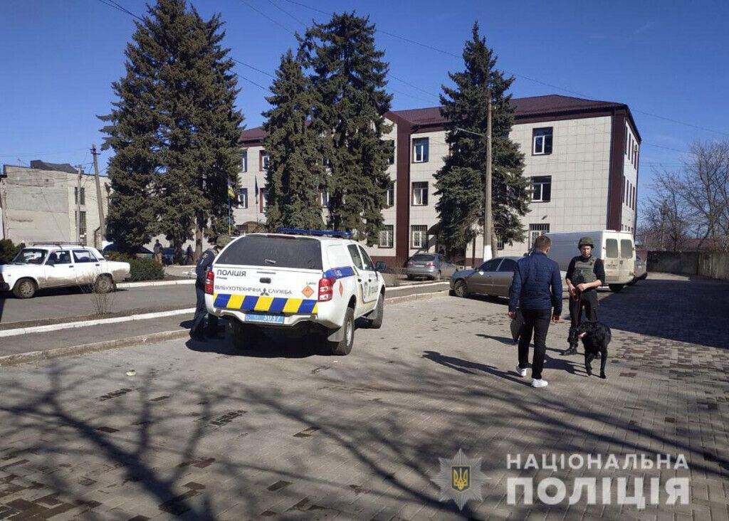Поліція Волновахи затримала псевдомінера одного з відділень банку