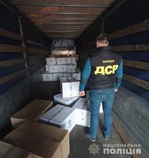 На Закарпатті поліцейські та митники попередили спробу вивезення медичних масок за межі України