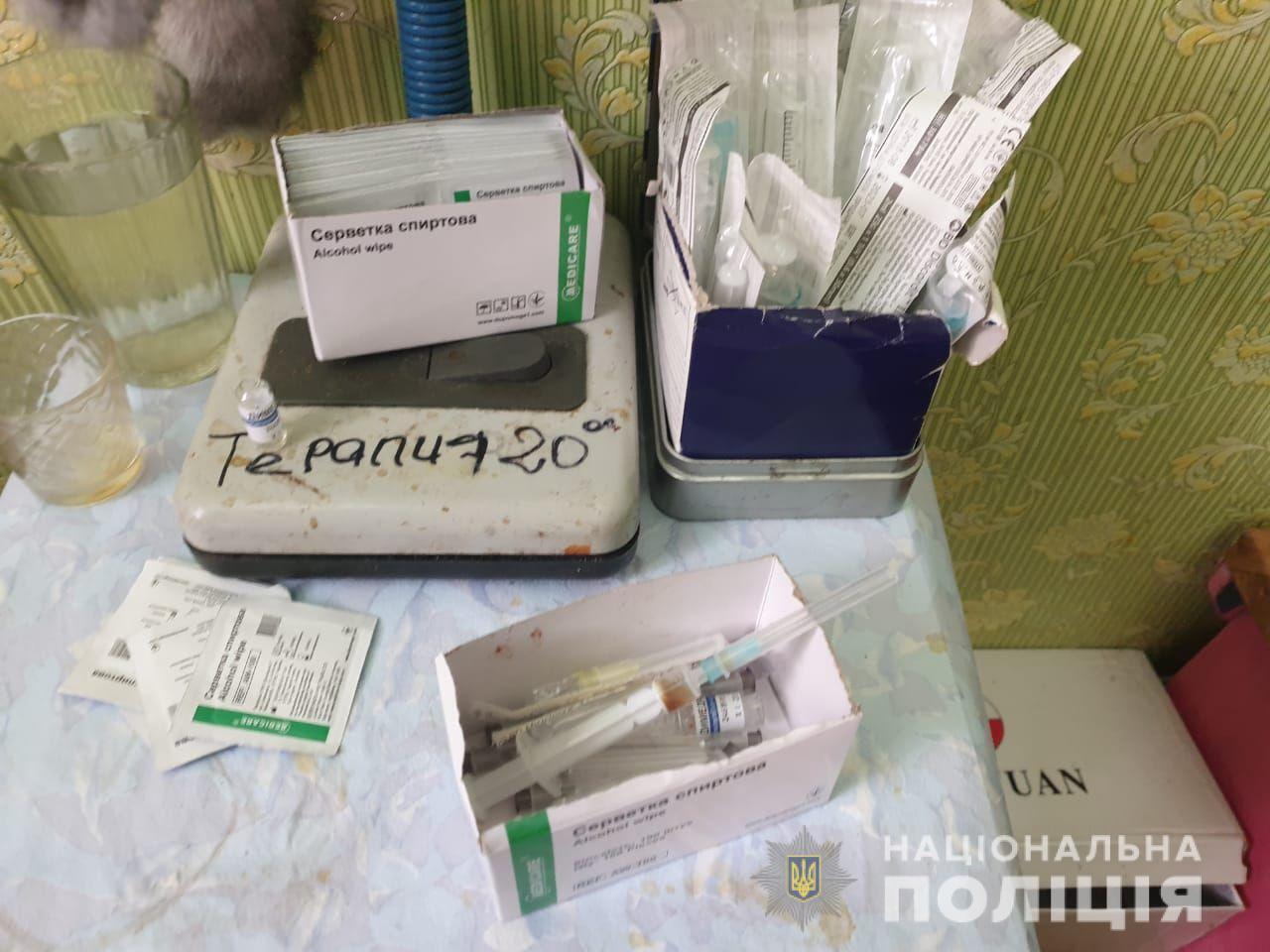 У Миколаєві оперативники ліквідували діяльність групи наркоділків