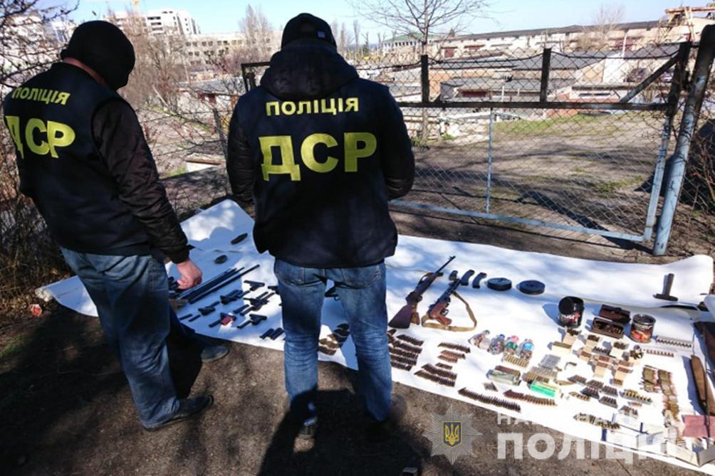 У мешканця Черкас поліція вилучила арсенал зброї
