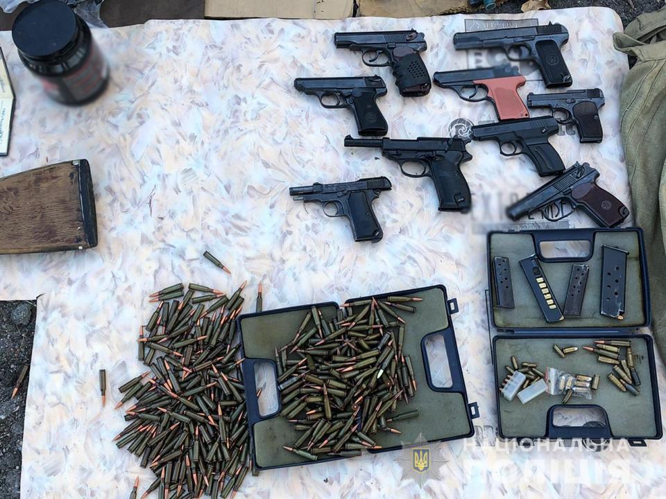 У мешканця Черкас поліція вилучила арсенал зброї
