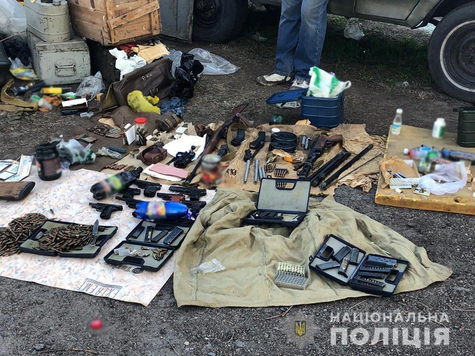 У мешканця Черкас поліція вилучила арсенал зброї