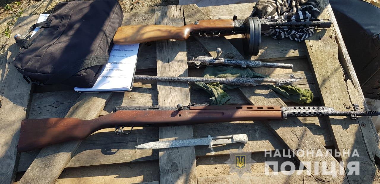 На Запоріжжі під час спецоперації поліцейські затримали підозрюваного у збуті зброї, боєприпасів та наркотиків