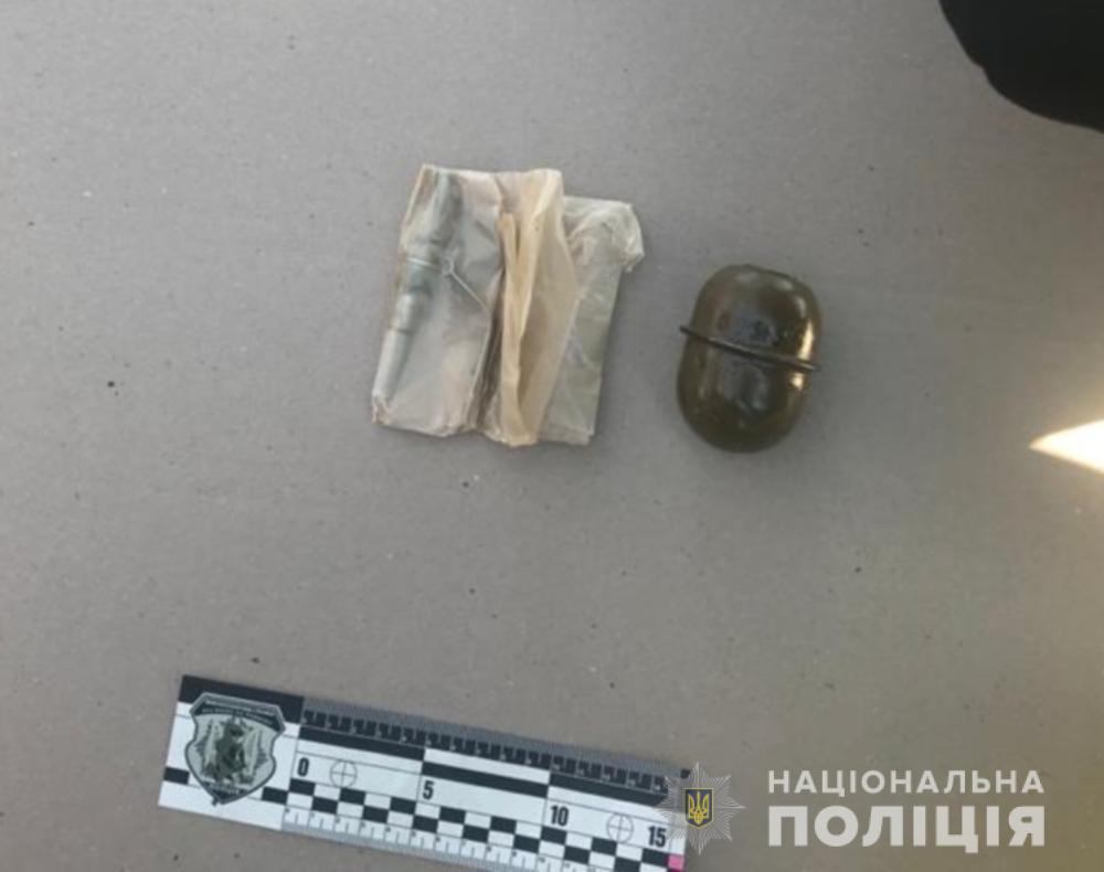 На Запоріжжі під час спецоперації поліцейські затримали підозрюваного у збуті зброї, боєприпасів та наркотиків