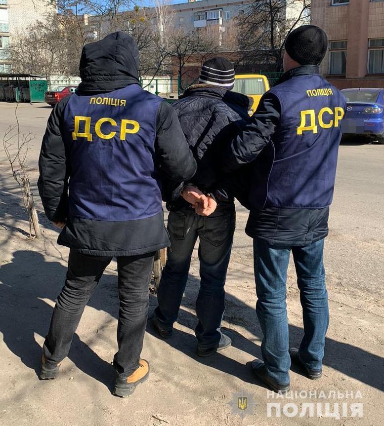 У Житомирі поліцейські затримали на хабарі посадовця управління Держпраці