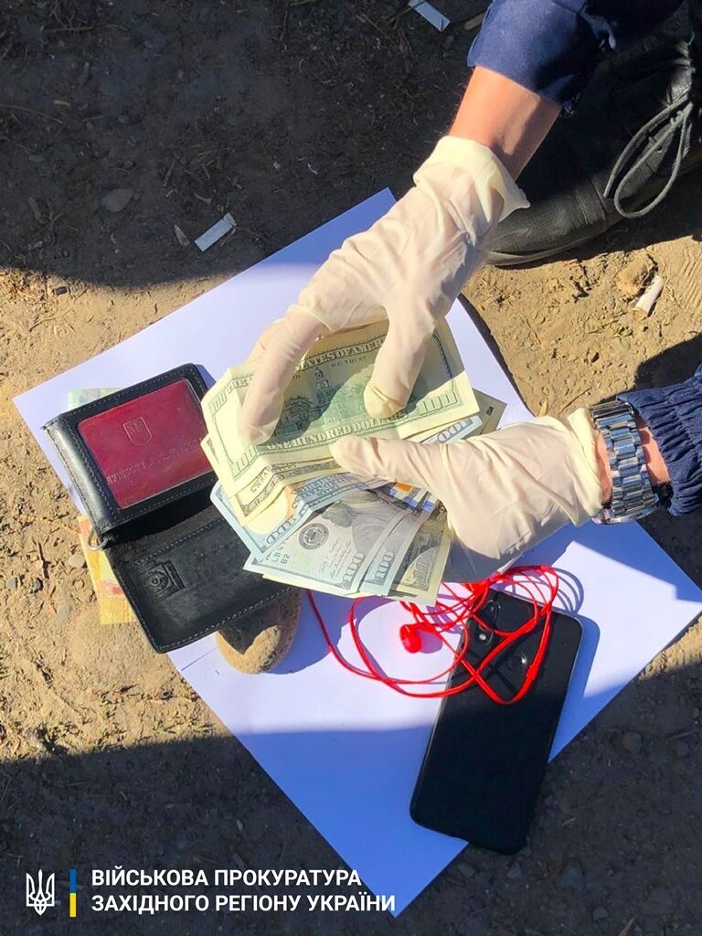 Прикордоннику повідомлено про підозру в одержанні хабара за сприяння в переміщенні масок